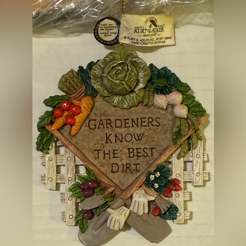 Kurt Adler Vintage Ornament “Gardeners Know the Best Dirt” Set w Frame NWT